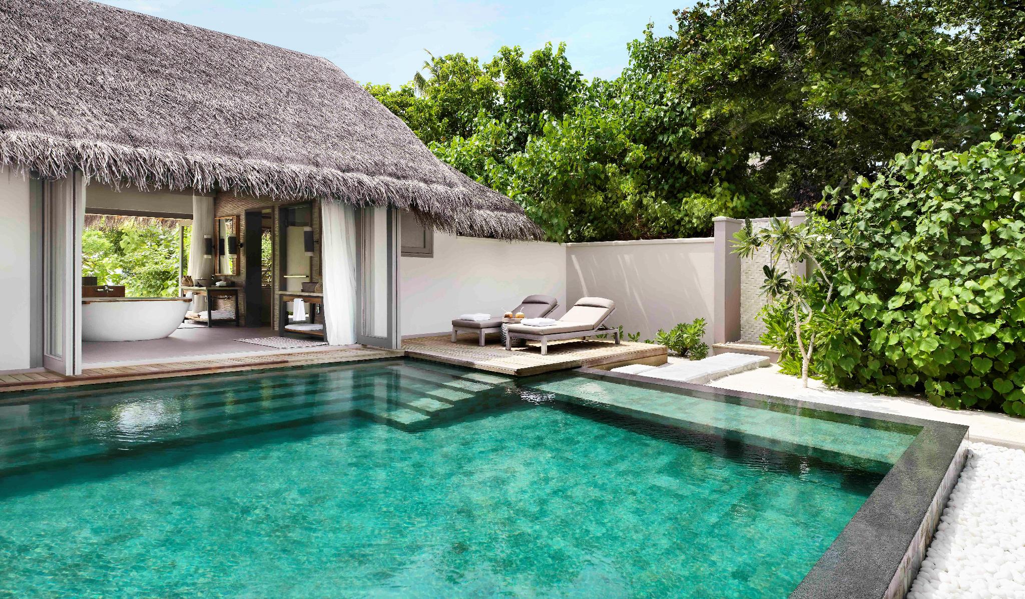 Beach pool. Отель Vakkaru Мальдивы. Vakkaru виллы пляжные. Отель Vakkaru Maldives фото. Мальдивы природа.