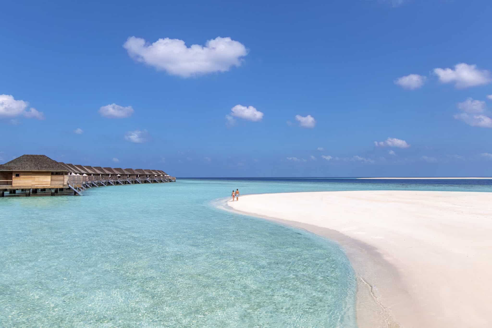 Hurawalhi – единственный отель на острове в соответствии с известной мальдивской концепцией «один остров, один отель», благодаря чему он гарантирует гостям уединение.