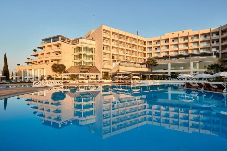 Grecian Park 4*