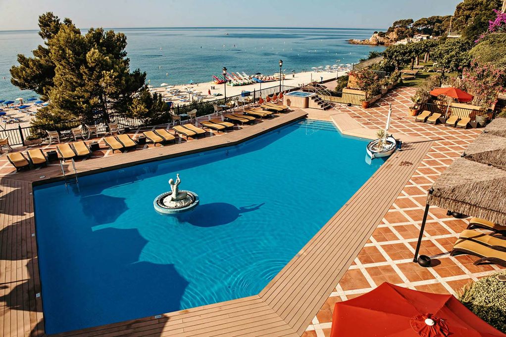 Пляжний спа-готель Rigat Park розташований у житловому районі, на березі Середземного моря, поряд із величезним сосновим парком, спеціально для поціновувачів природи.