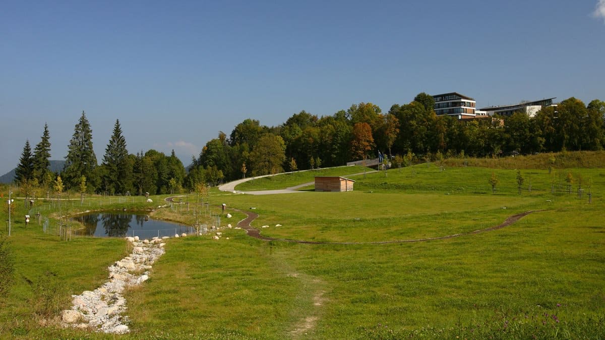 Найвище гірське поле для гольфу в Німеччині, яке знаходиться всього в 2 км від готелю.