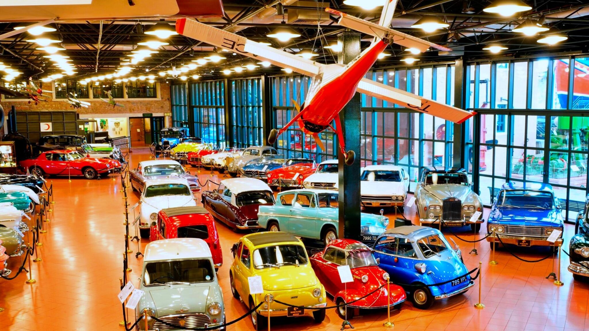 Парк «Мініатюрк», музей ім. Рахмі Коча, хмарочос Istanbul Sapphire Парк «Мініатюрк», музей ім. Рахмі Коча, хмарочос Istanbul Sapphire