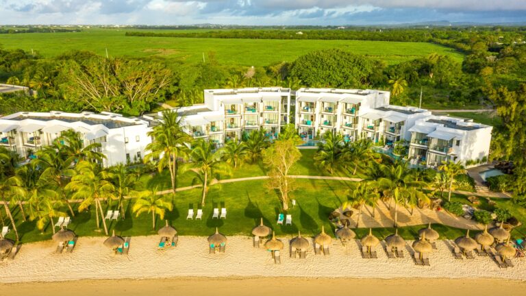 Victoria Beachcomber Resort & Spa
