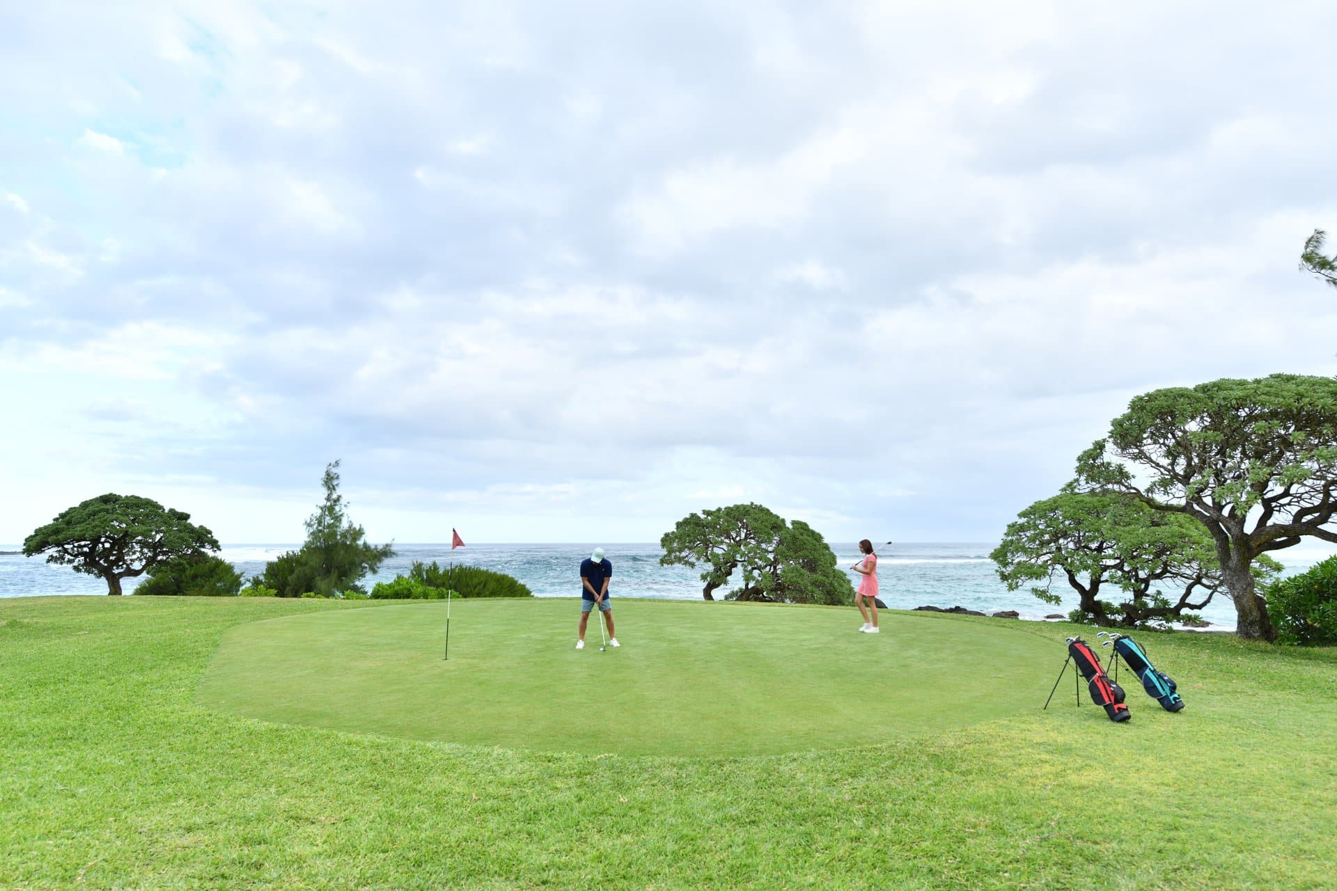 Привілейований доступ до поля для гольфу на 18 лунок пар 72: Avalon Golf Estate. Поле для гольфу площею 50 гектарів із 9 лунками.