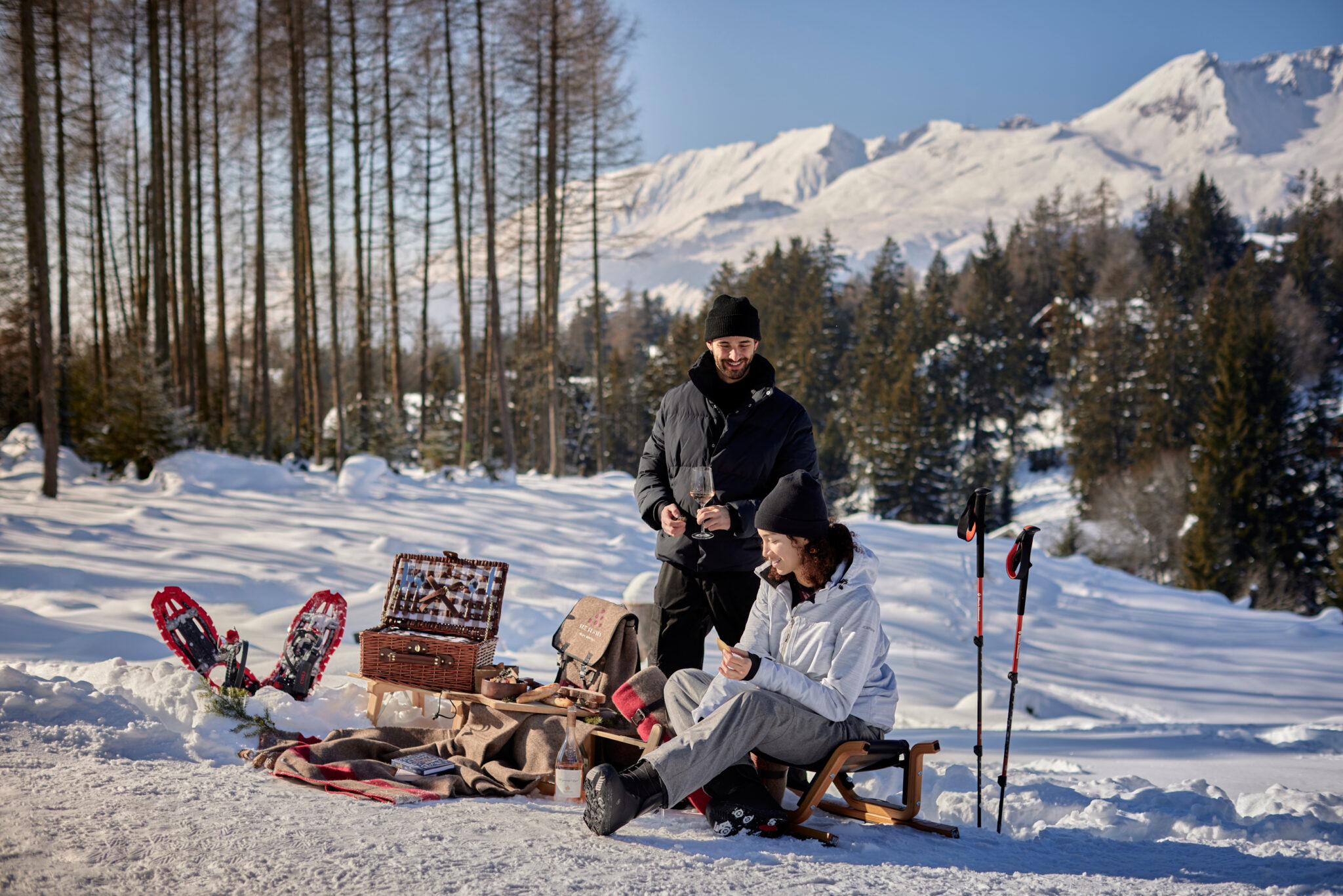 Зимовий сезон у готелі Six Senses Crans-Montana перетворив його на чарівну Країну чудес. Тепер курорт працює цілий рік, пропонуючи гостям ексклюзивний доступ до лижних трас ski-in та ski-out на південних схилах у зимовий період та безліч кулінарних, культурних та спортивних подій у будь-який сезон.