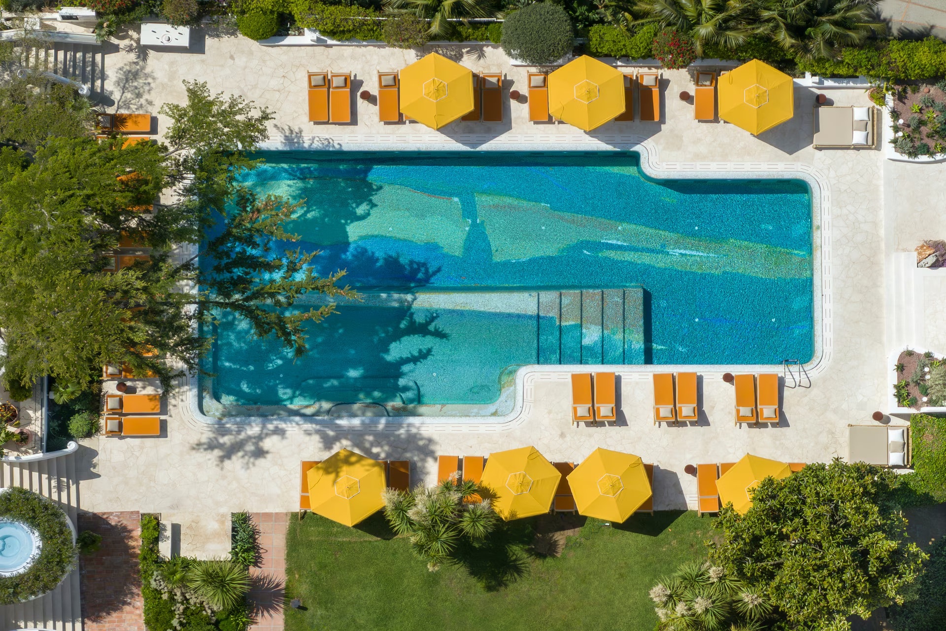 Літо haute couture.