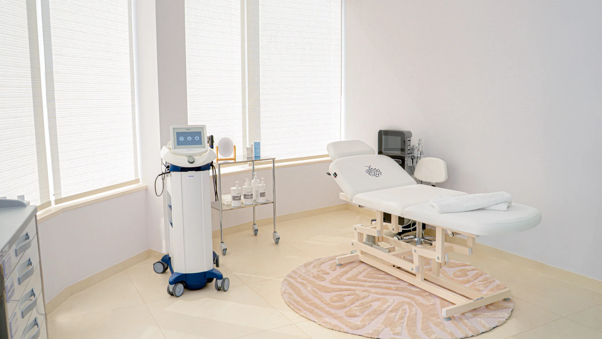 Medical Excellence Meets Luxury Hospitality.
Поєднання висококласної медицини та сервісу п'ятизіркового luxury resort.