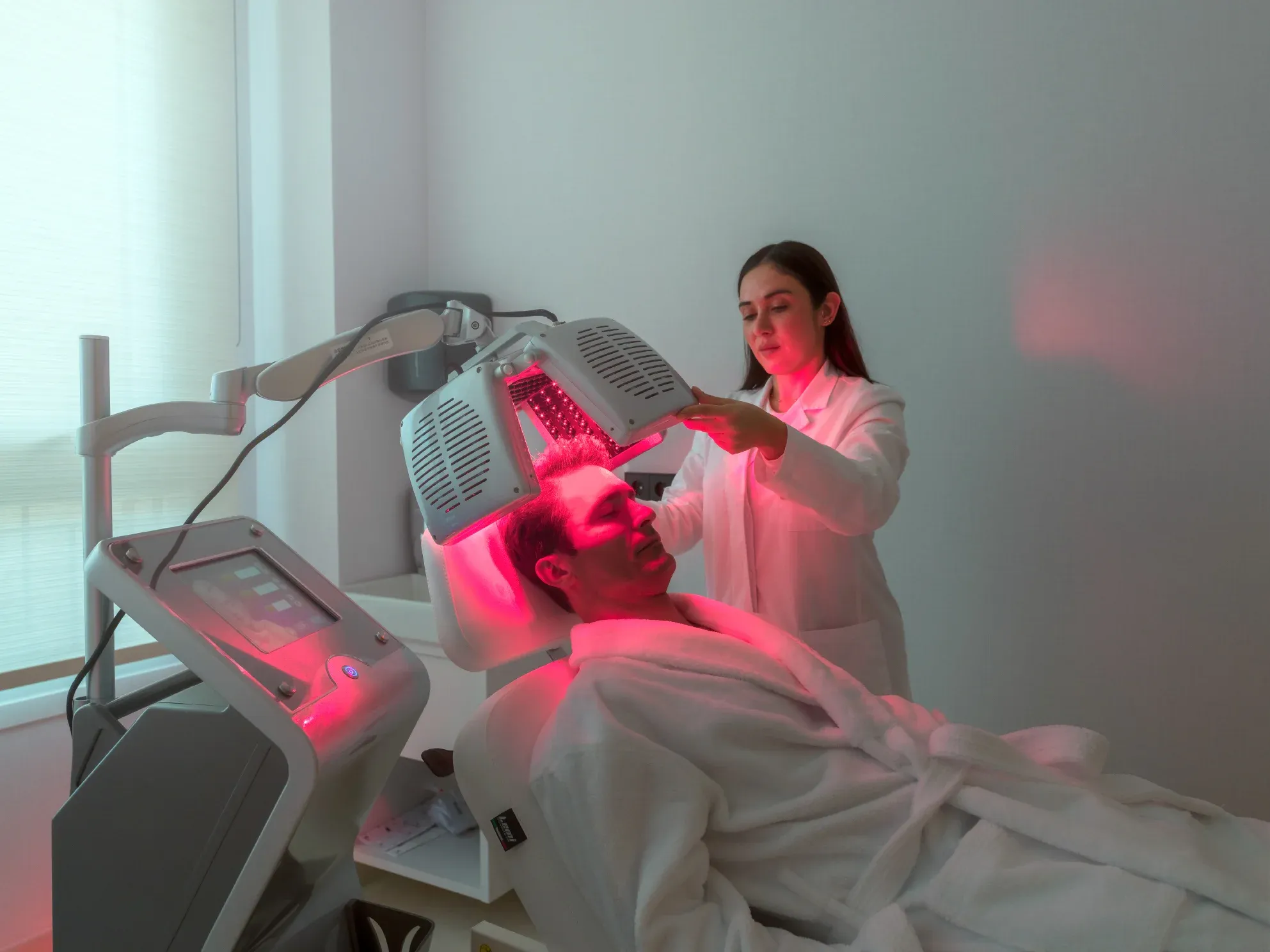 Тіло + мозок = комплексне відновлення
Нейротерапія, wellness, рух, харчування та практики релаксації в єдиній програмі.